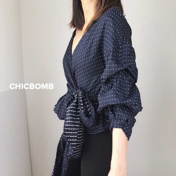 Sexy chic wrapped top with pretty sleeves - Picture 5 of 8